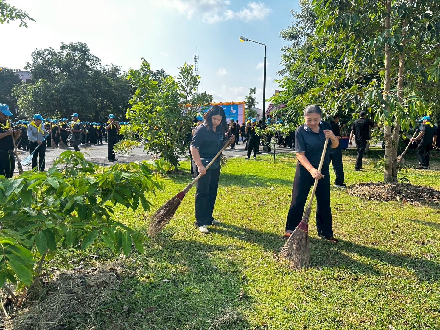 title - วันที่ 1 เมษายน 2569 นายวิทูล ประดิษฐบุญ ปฏิรูปที่ดินจังหวัดปราจีนบุรี มอบหมายให้เจ้าหน้าที่ ส.ป.ก.ปราจีนบุรี เข้าร่วมกิจกรรม จิตอาสาเนื่องในวันที่ระลึกพระบาทสมเด็จพระพุทธยอดฟ้าจุฬาโลกมหาราช และวันที่ระลึกมหาจักรีบรมราชวงศ์ 6 เมษายน 2569